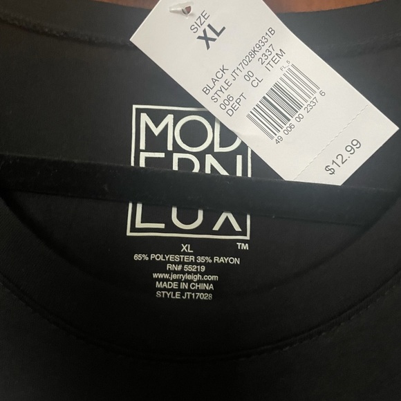 Black women’s tee new with tags. - Picture 3 of 4